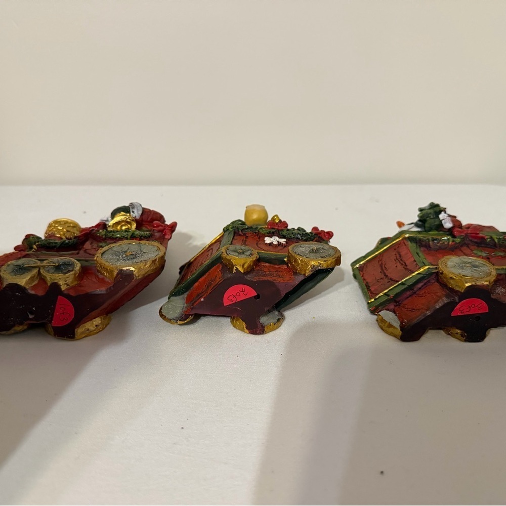 3/$15 Christmas Shelf Decor - Picture 3 of 9